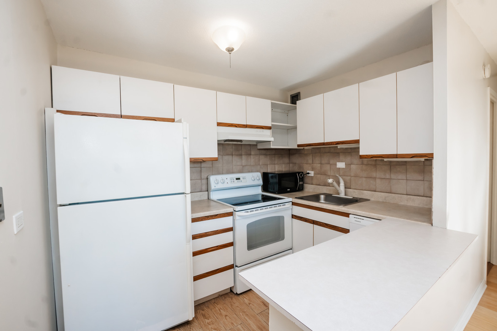 2740 N Pine Grove Avenue #4D, Chicago, IL 60614