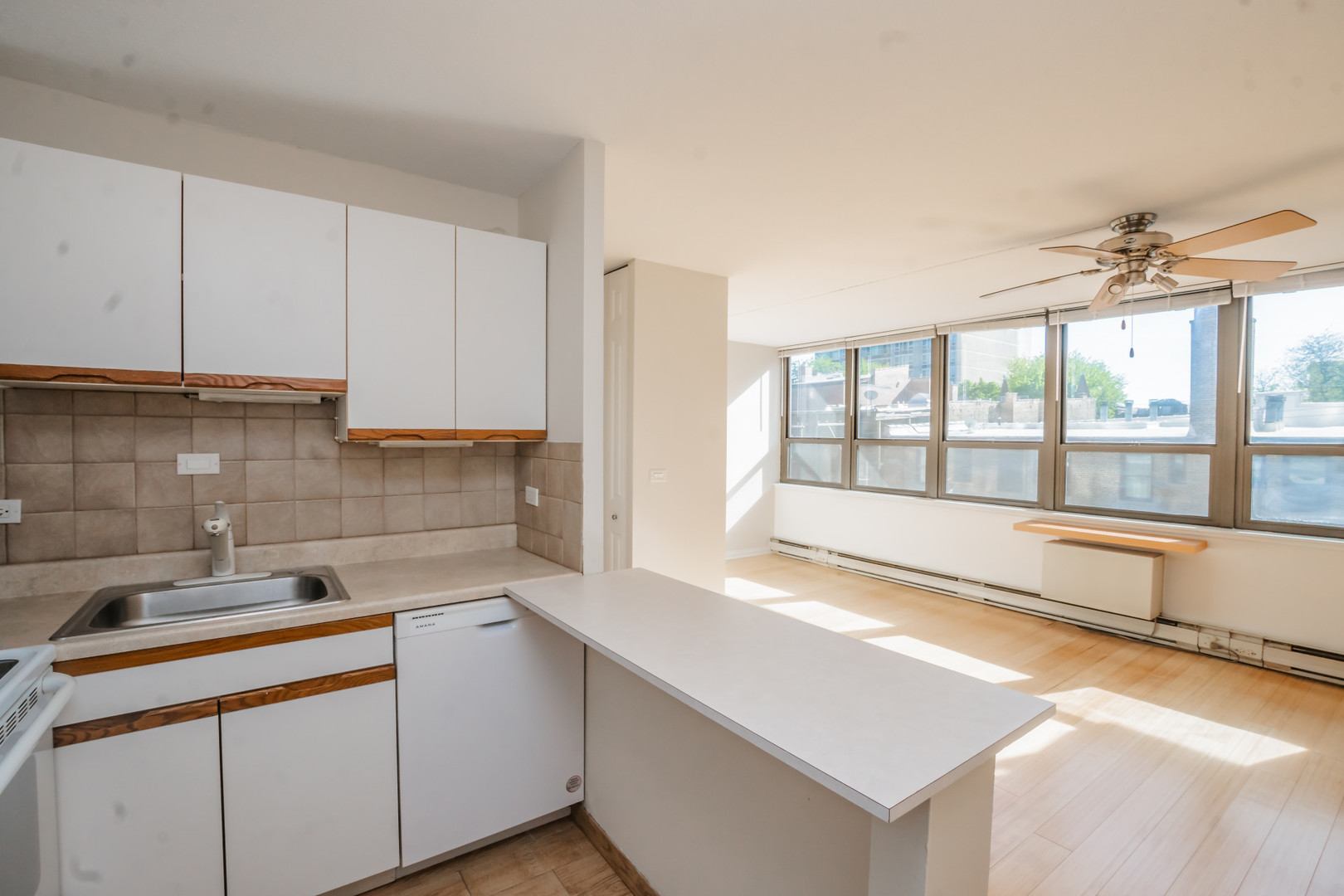 2740 N Pine Grove Avenue #4D, Chicago, IL 60614
