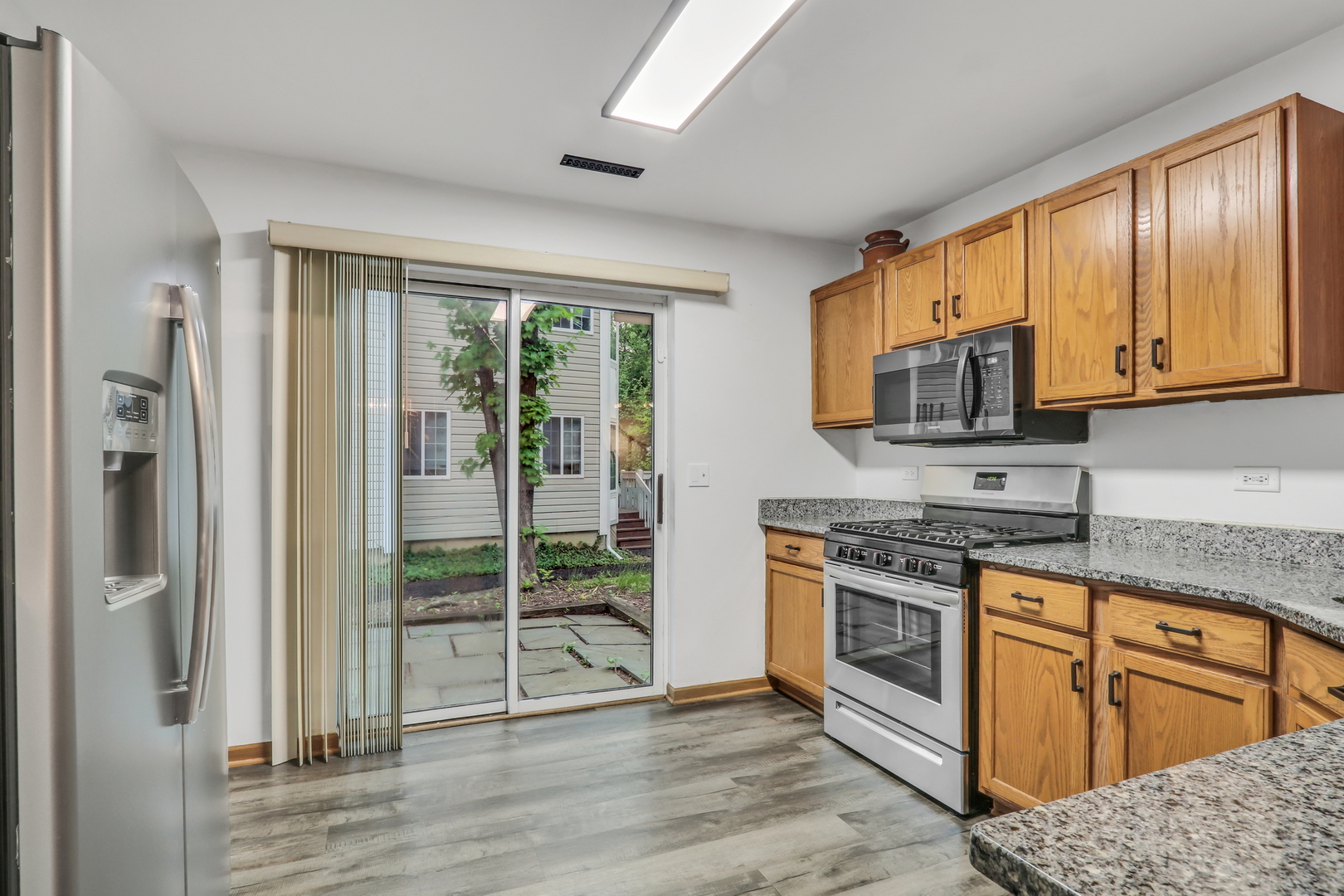 274 W Treehouse Lane #274, Round Lake, IL 60073