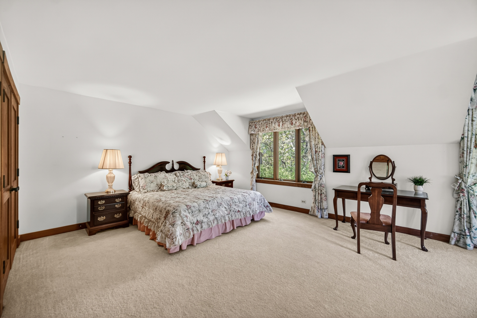 27250 N Meadowoods Lane, Mettawa, IL 60048