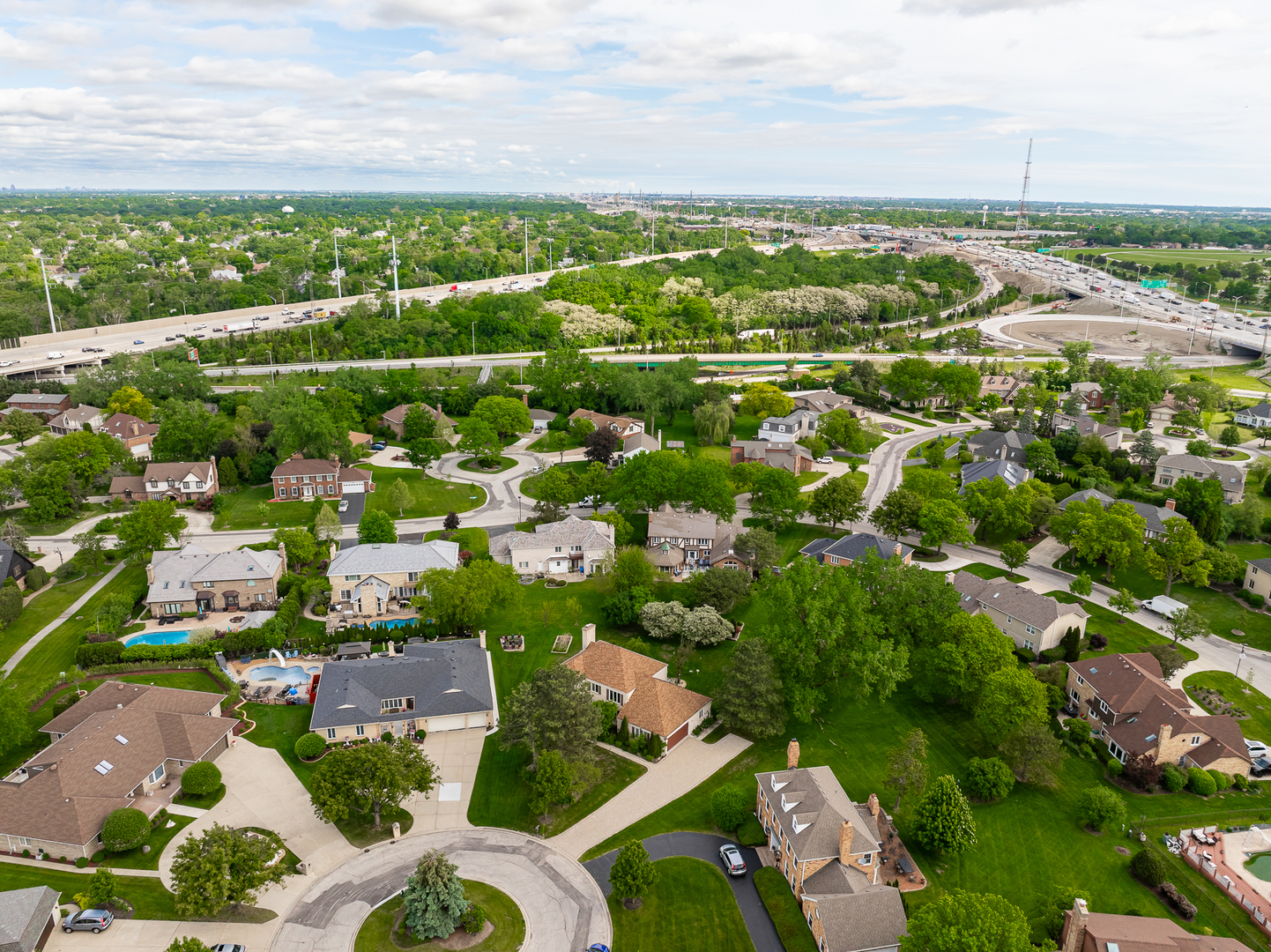 306 Woodview Court, Oak Brook, IL 60523
