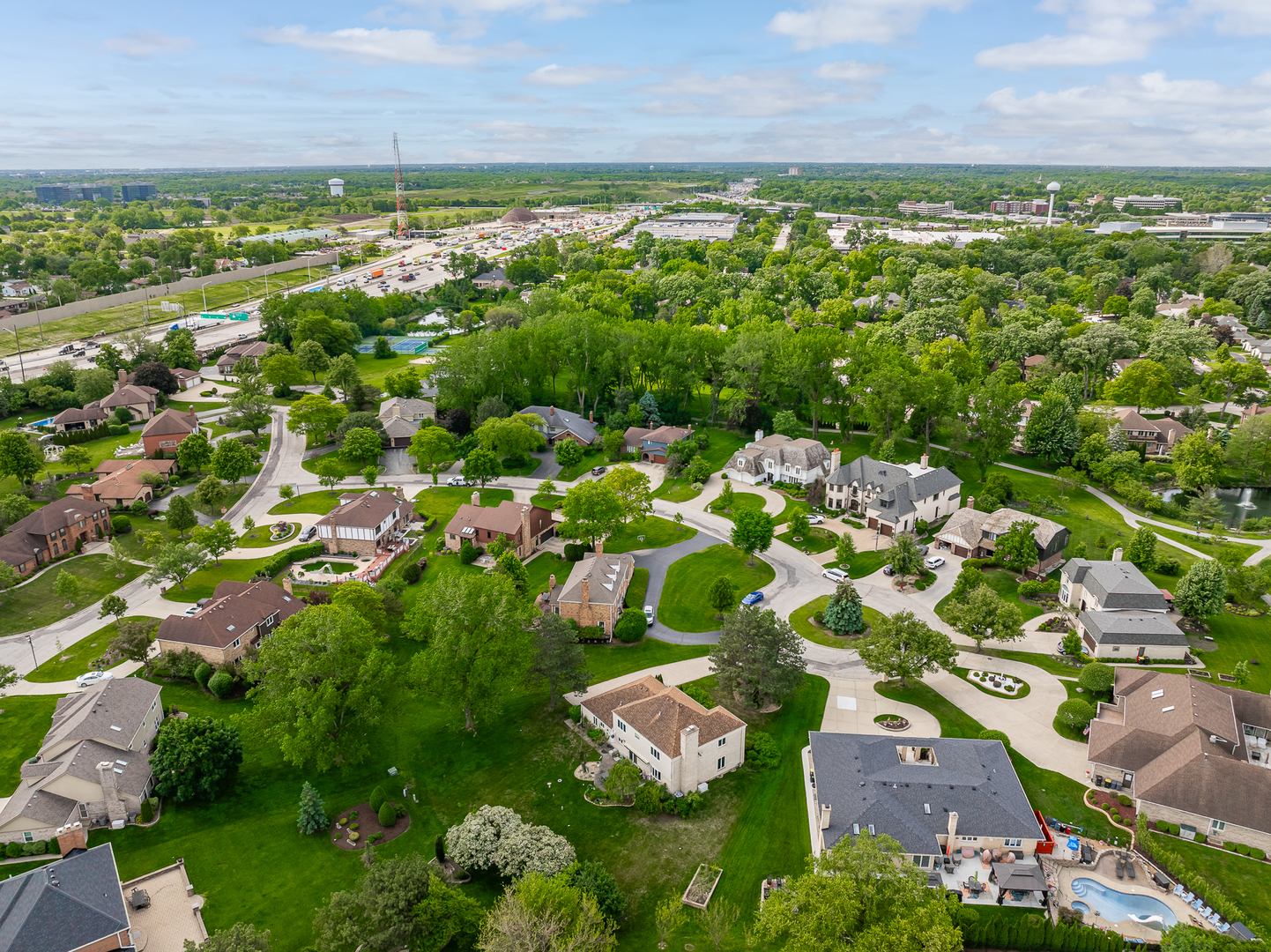 306 Woodview Court, Oak Brook, IL 60523