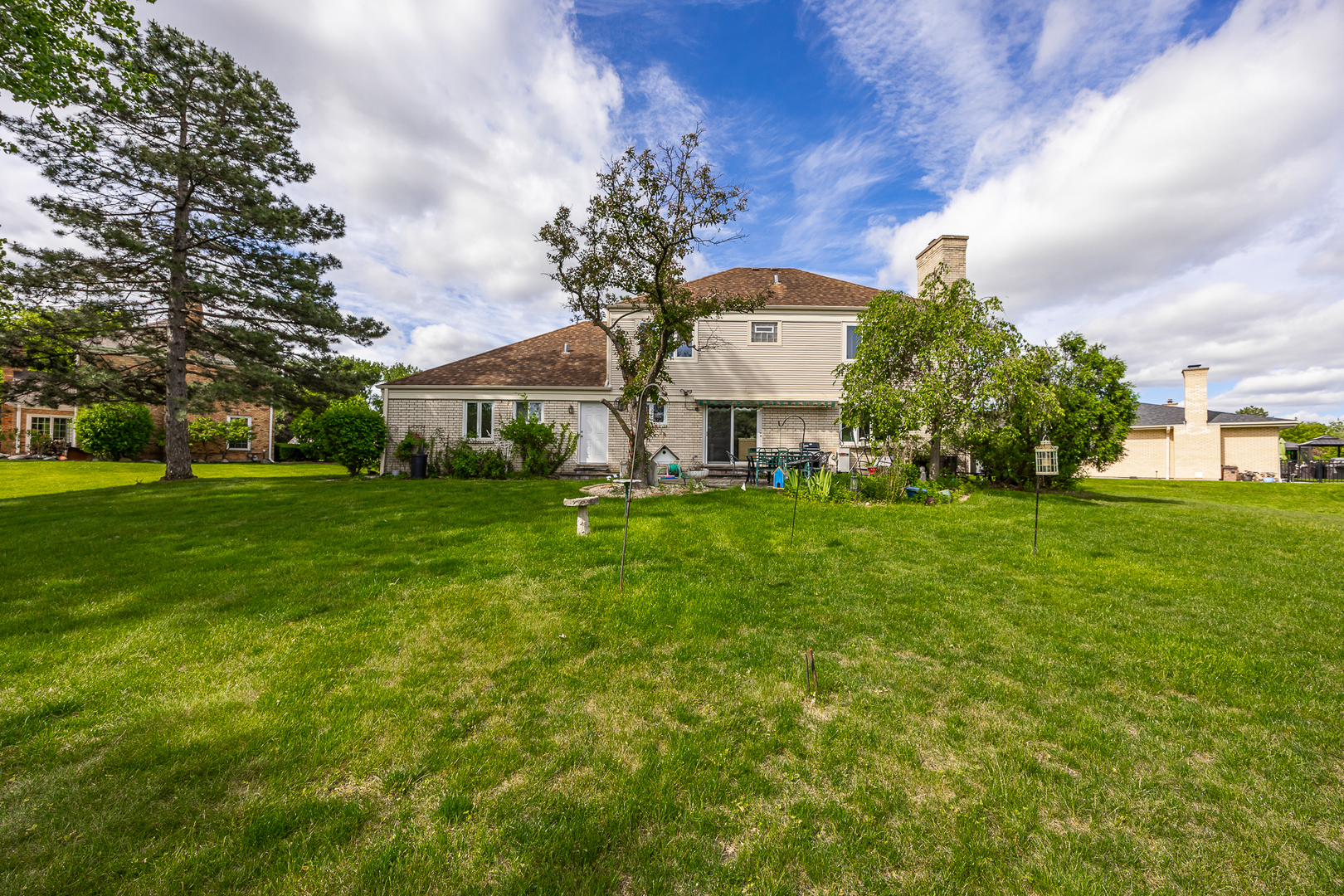 306 Woodview Court, Oak Brook, IL 60523