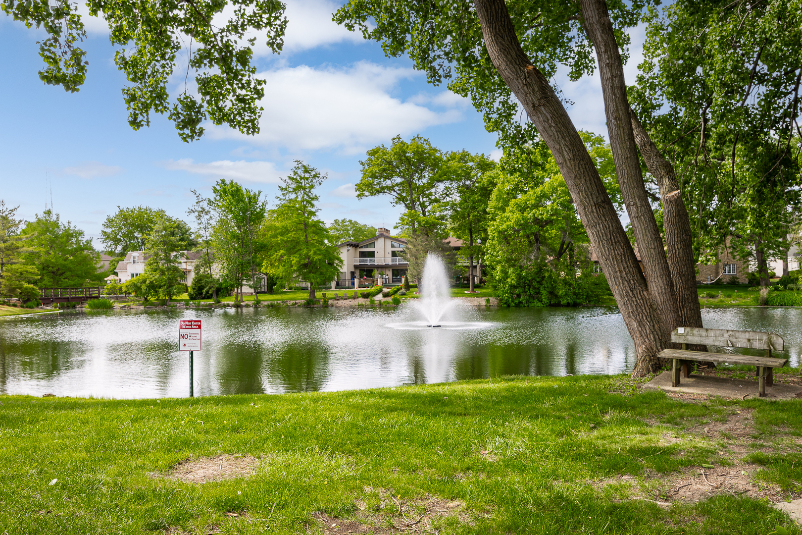 306 Woodview Court, Oak Brook, IL 60523
