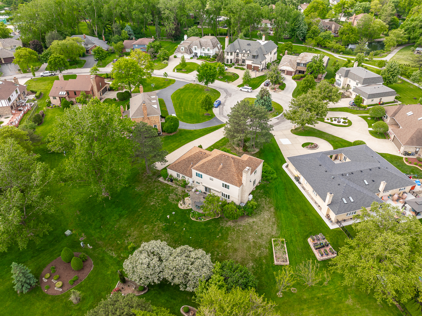 306 Woodview Court, Oak Brook, IL 60523