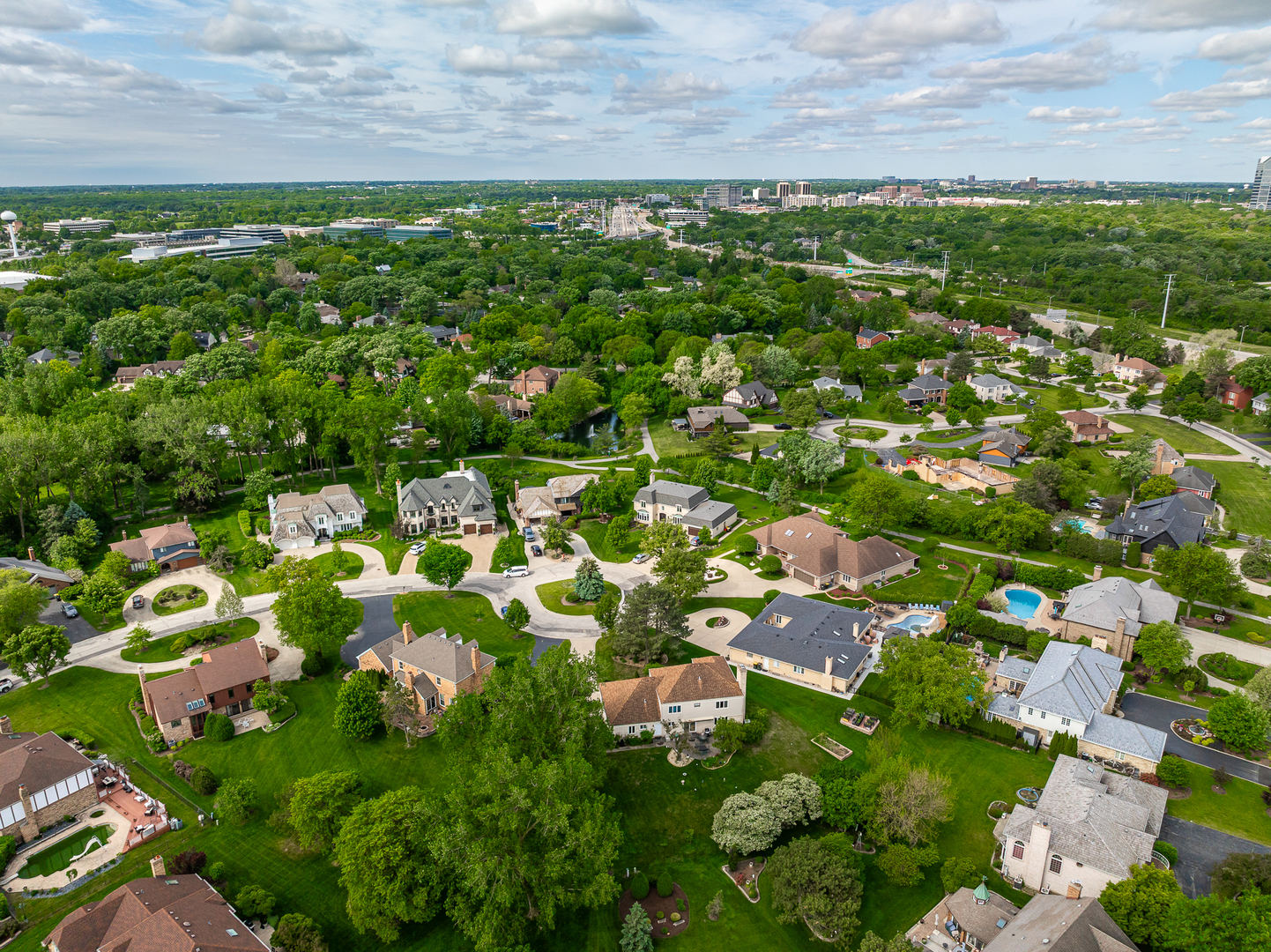 306 Woodview Court, Oak Brook, IL 60523