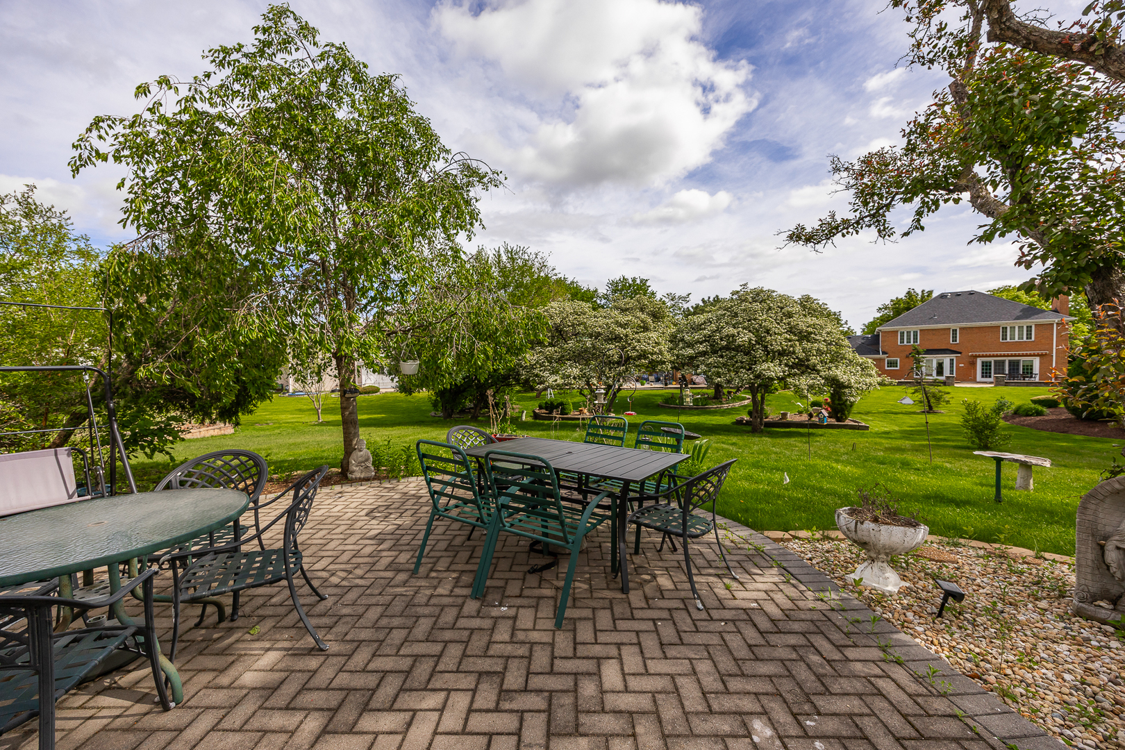 306 Woodview Court, Oak Brook, IL 60523