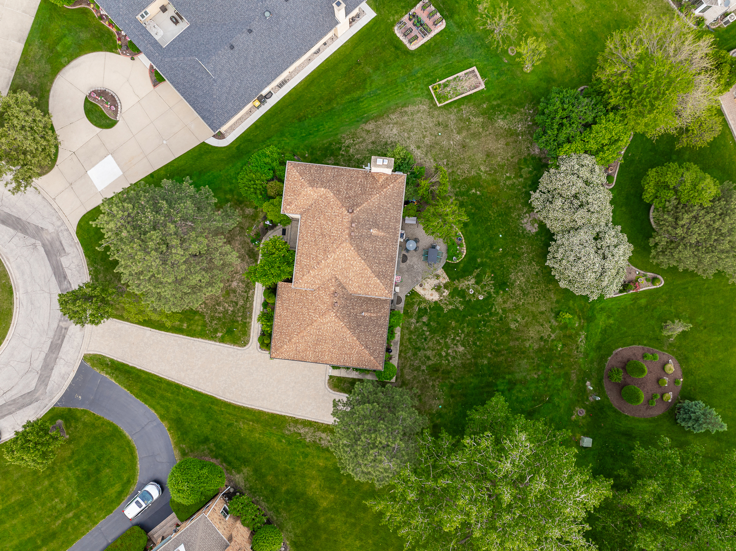 306 Woodview Court, Oak Brook, IL 60523