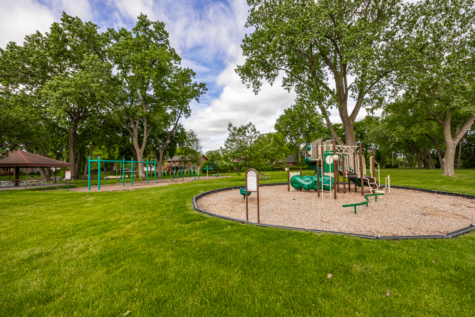 306 Woodview Court, Oak Brook, IL 60523
