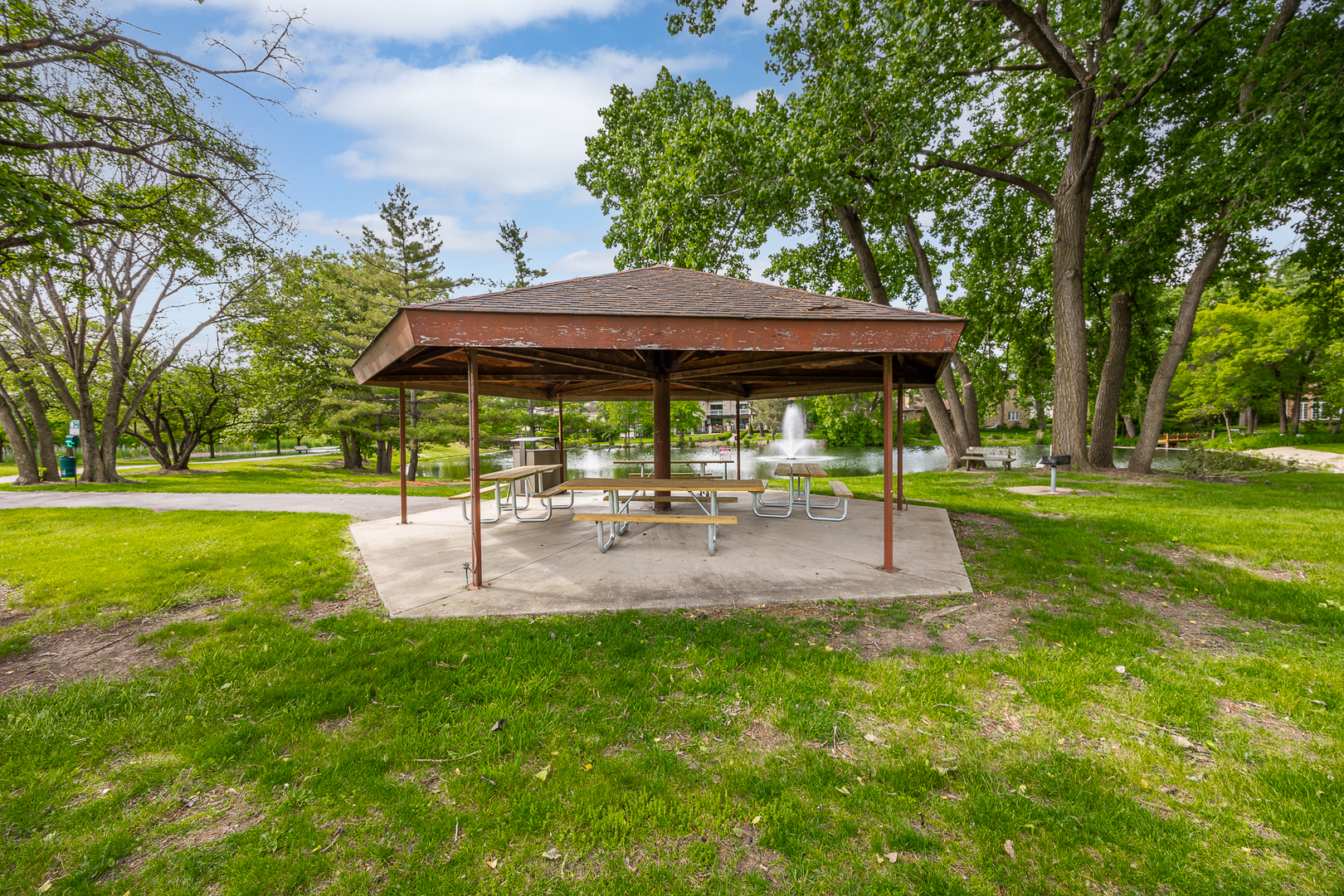 306 Woodview Court, Oak Brook, IL 60523