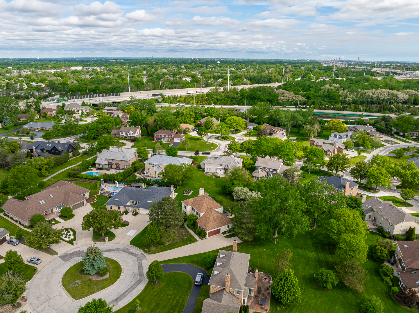 306 Woodview Court, Oak Brook, IL 60523