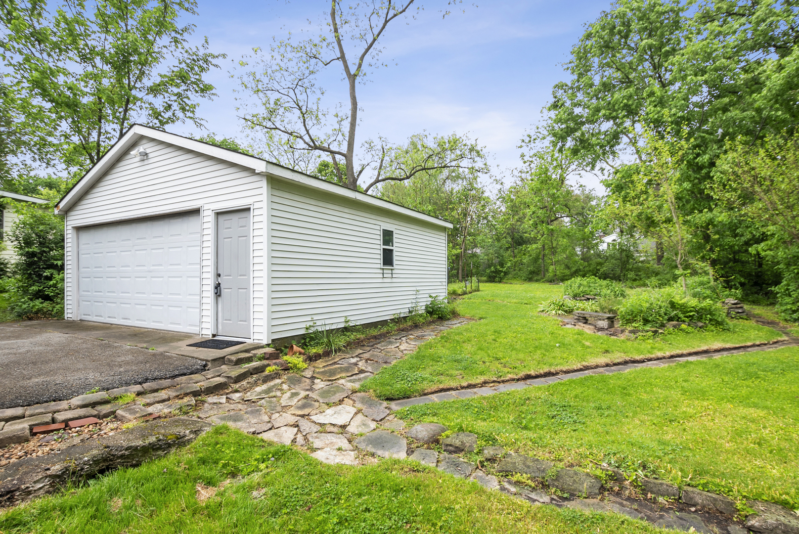 2114 Cedar Road, Homewood, IL 60430