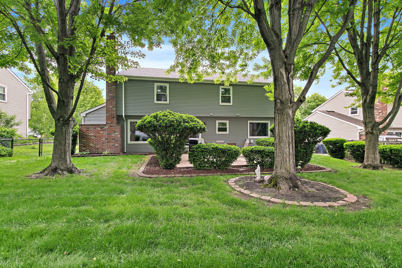 209 Briarheath Lane, Naperville, IL 60565
