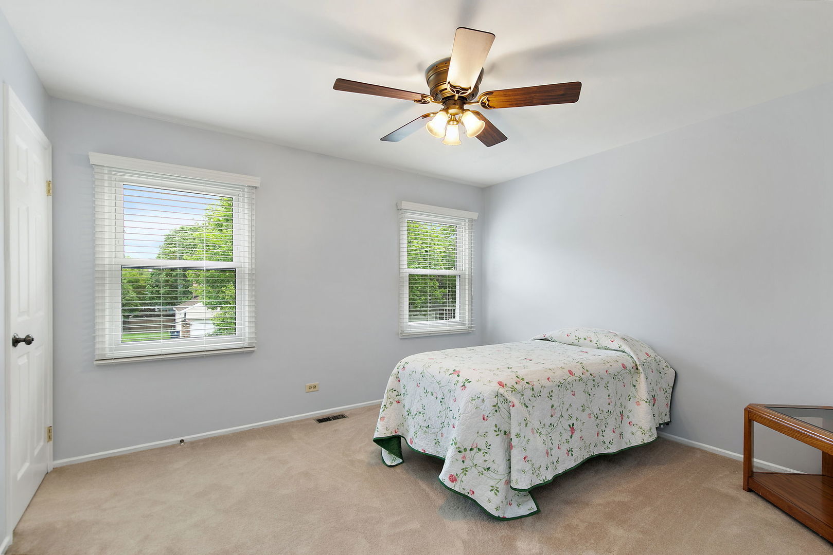 209 Briarheath Lane, Naperville, IL 60565