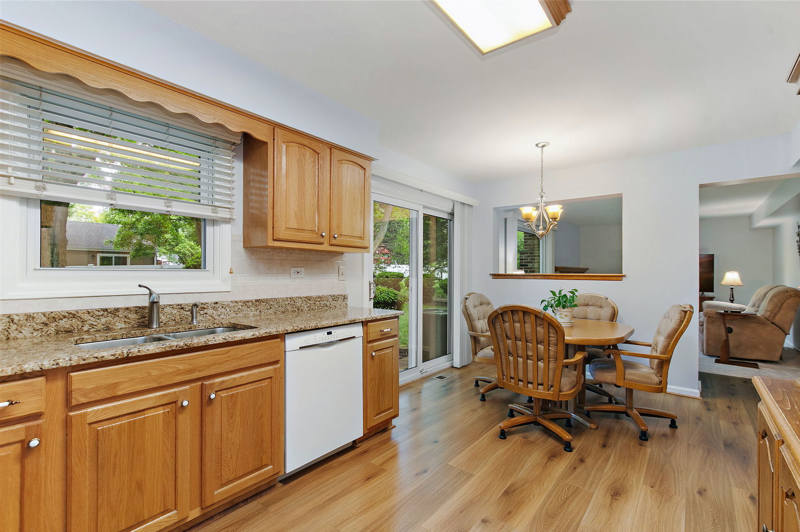 209 Briarheath Lane, Naperville, IL 60565
