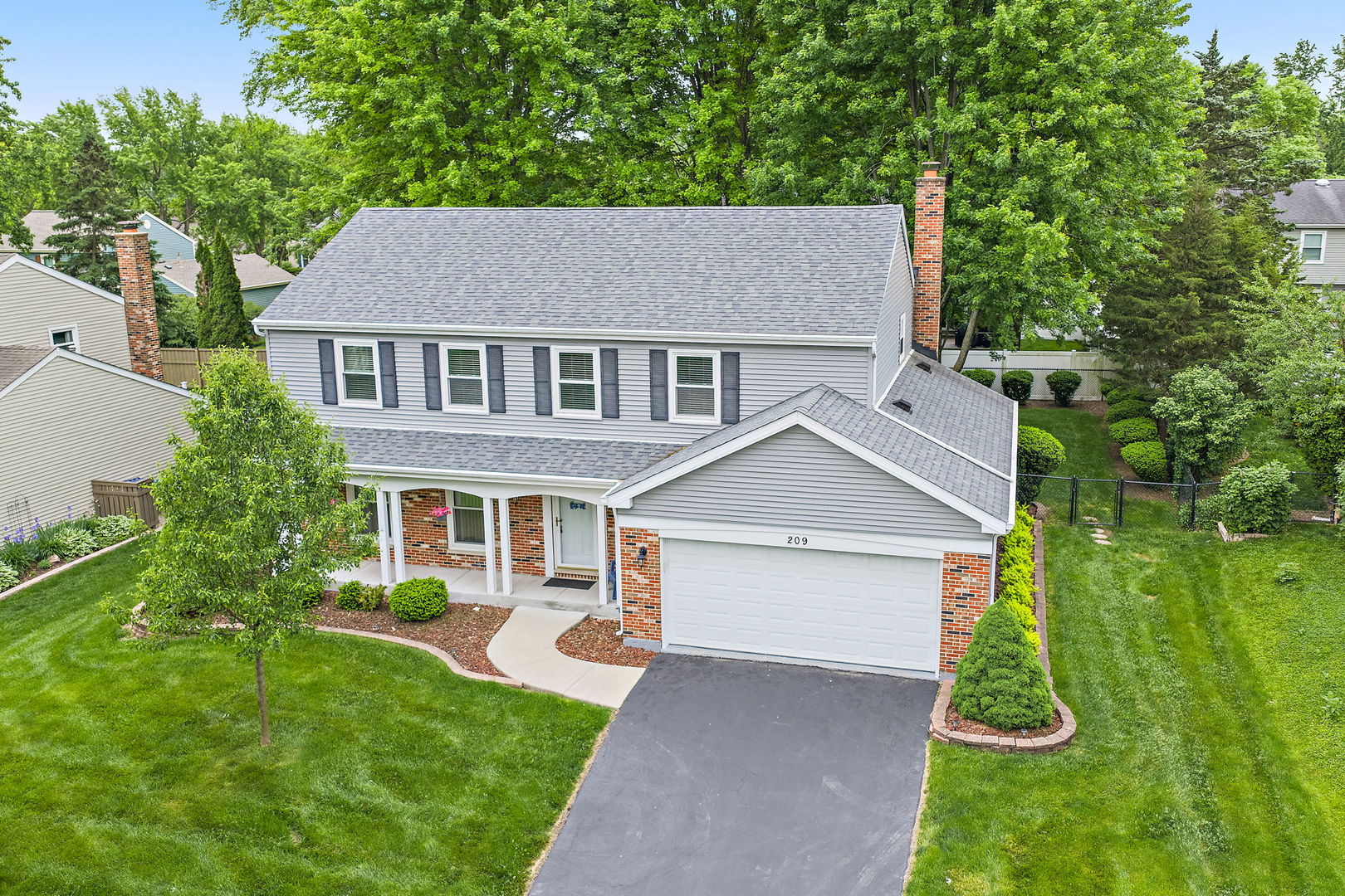 209 Briarheath Lane, Naperville, IL 60565