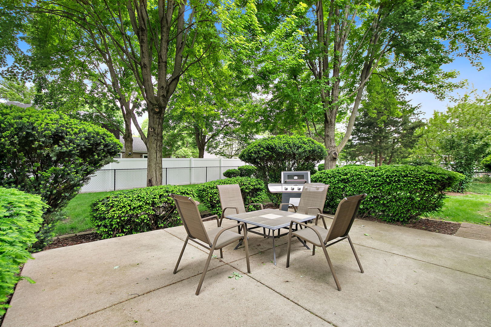 209 Briarheath Lane, Naperville, IL 60565