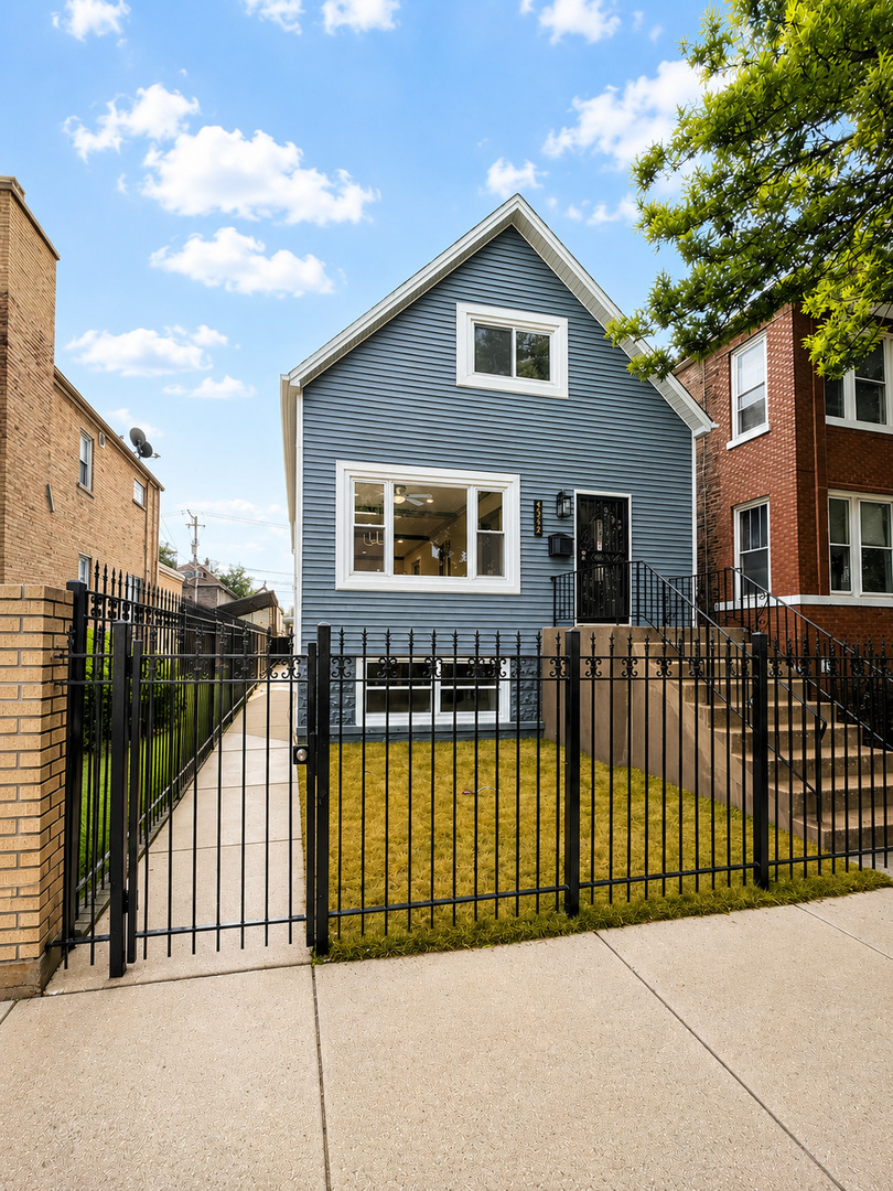 4552 S California Avenue, Chicago, IL 60632