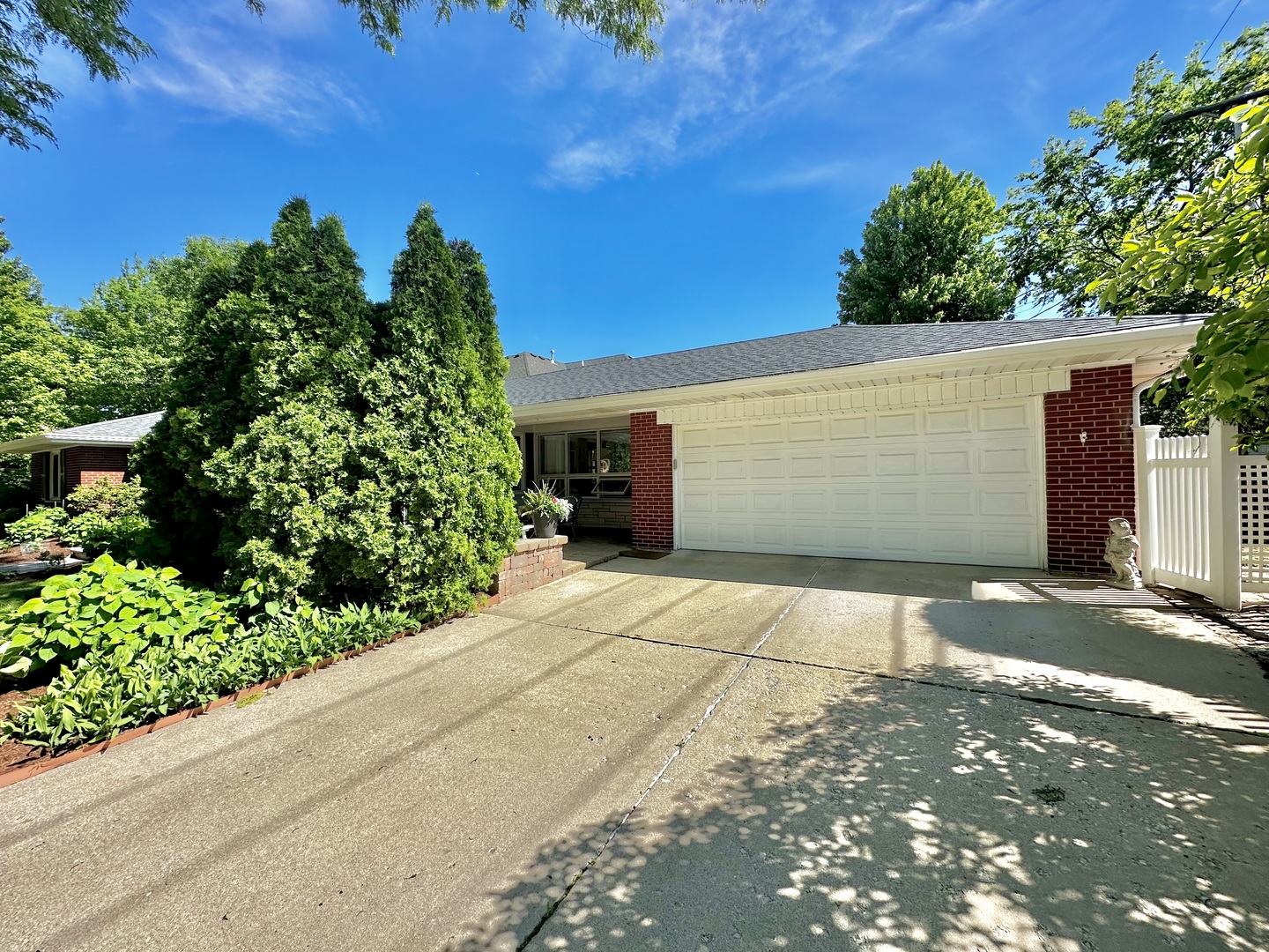 600 S Stone Avenue, La Grange, IL 60525
