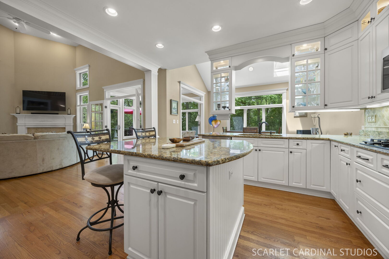 1028 Crestwood Circle, St. Charles, IL 60175