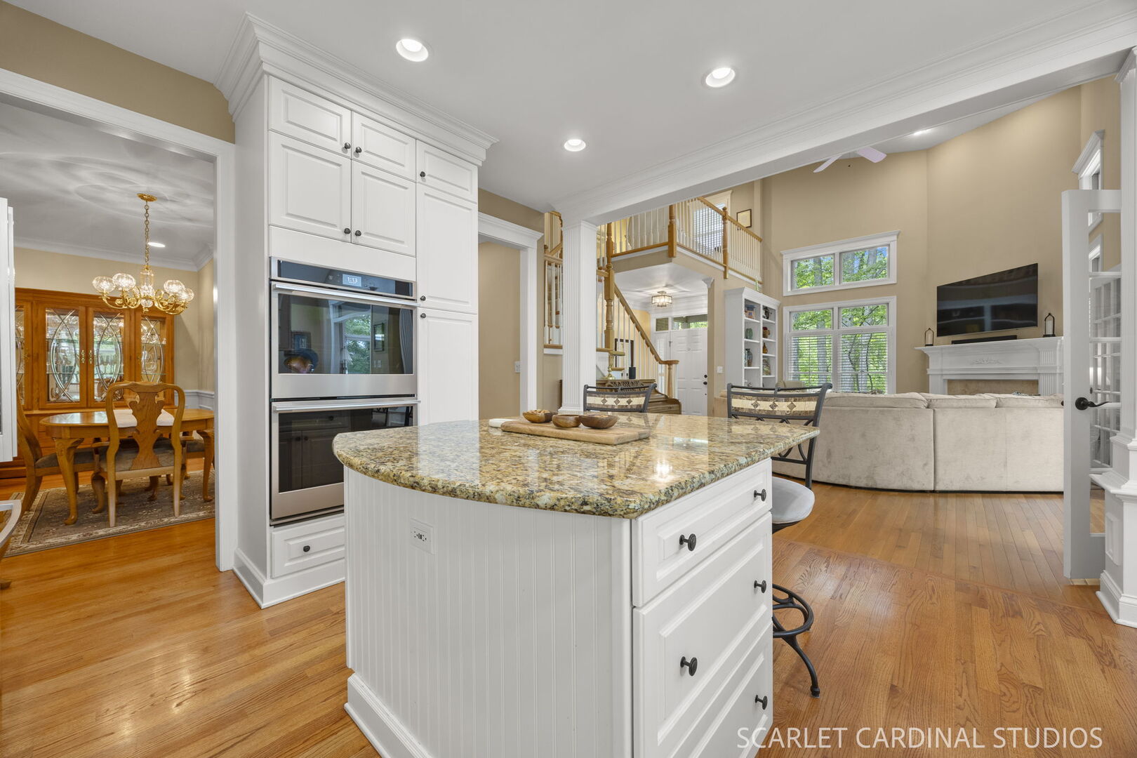1028 Crestwood Circle, St. Charles, IL 60175