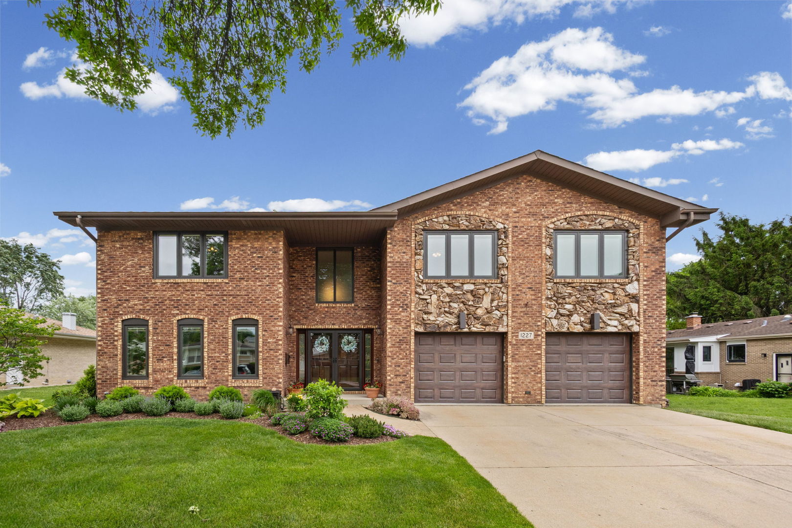 1227 S Highland Avenue, Arlington Heights, IL 60005