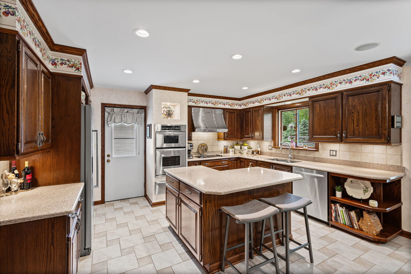 1227 S Highland Avenue, Arlington Heights, IL 60005