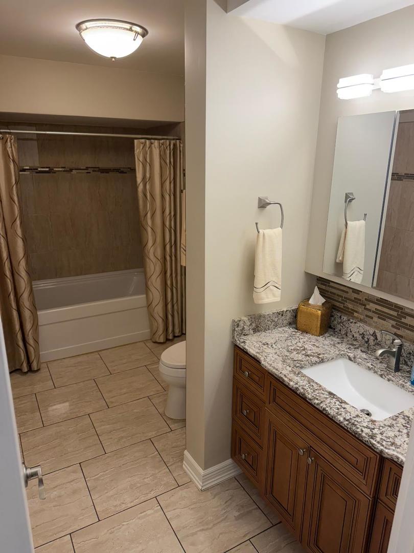 272 W Irving Park Road, Wood Dale, IL 60191
