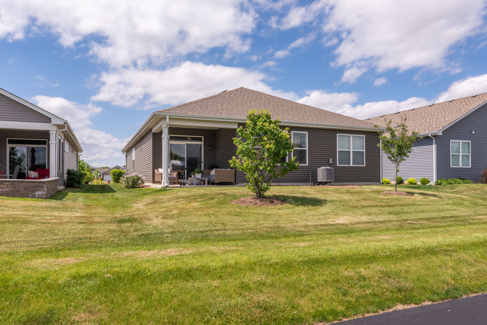 833 Americana Avenue, Pingree Grove, IL 60140