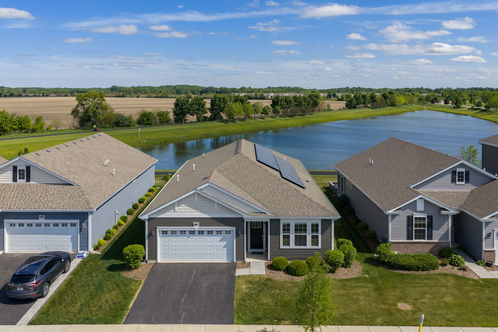 833 Americana Avenue, Pingree Grove, IL 60140