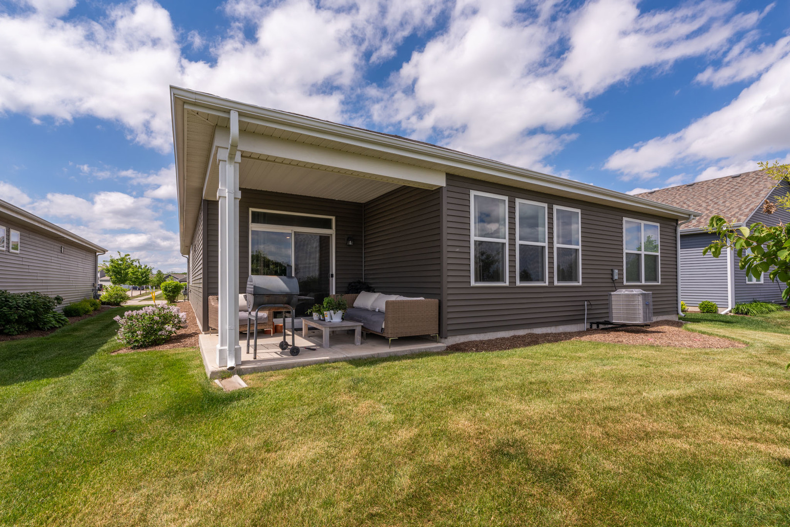 833 Americana Avenue, Pingree Grove, IL 60140