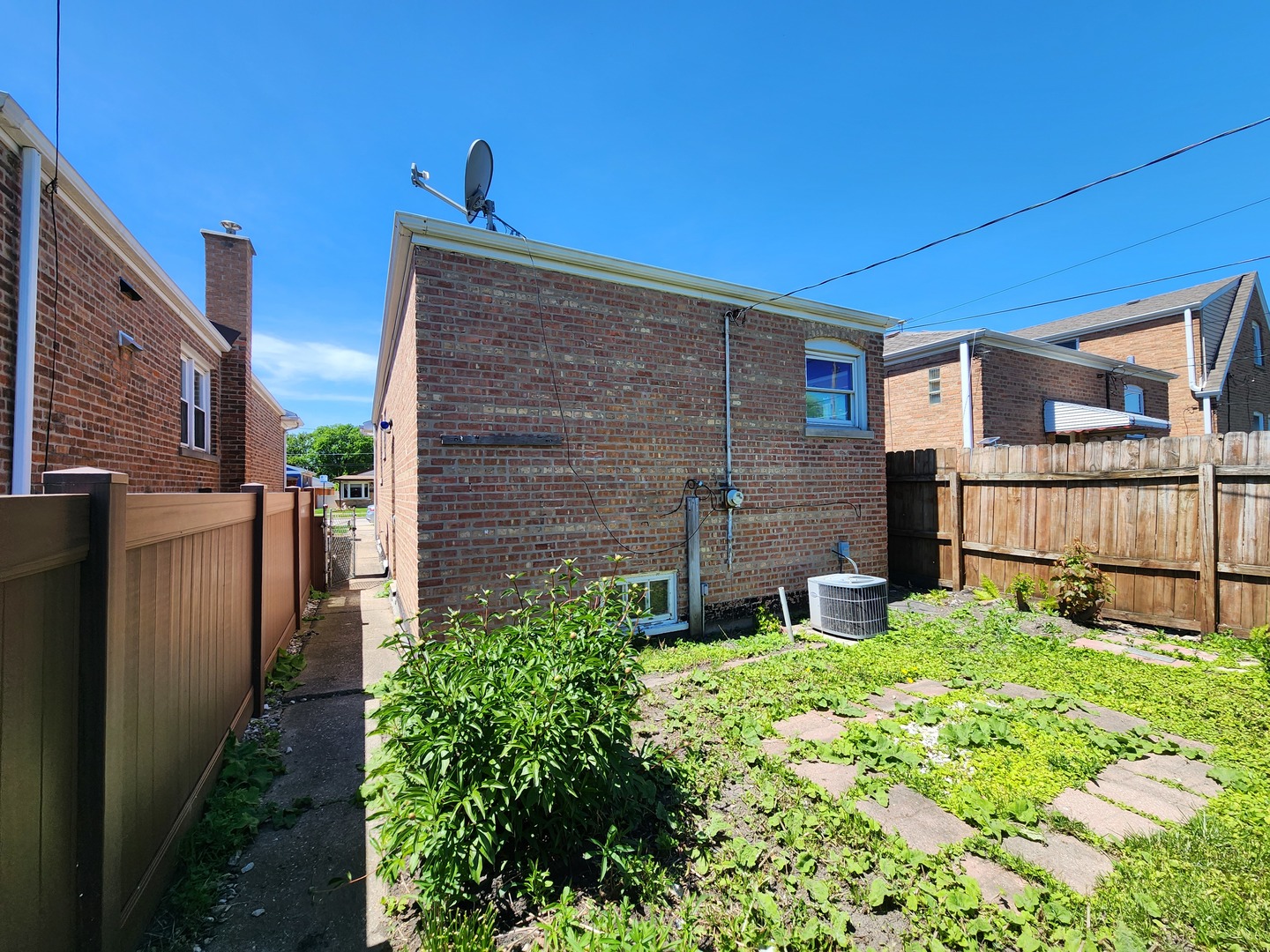 5711 S Mayfield Avenue, Chicago, IL 60638