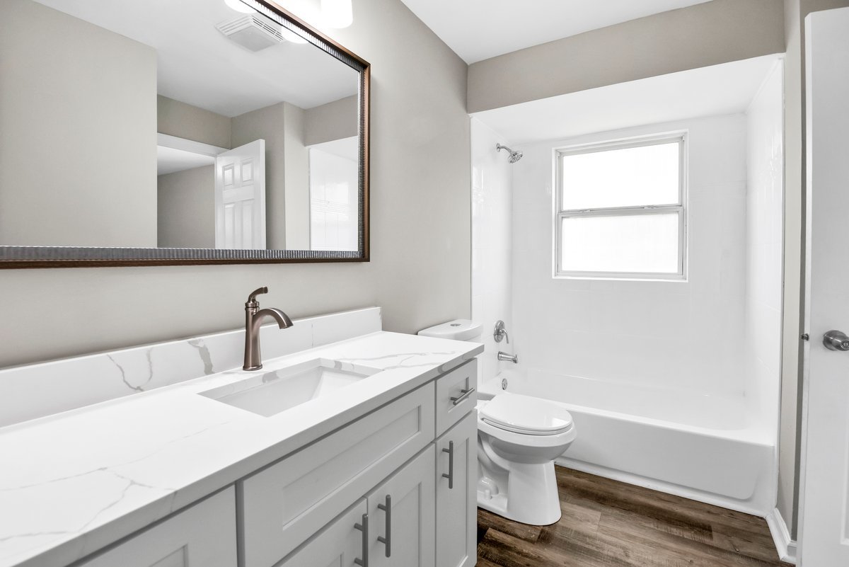 7450 Astor Avenue, Hanover Park, IL 60133