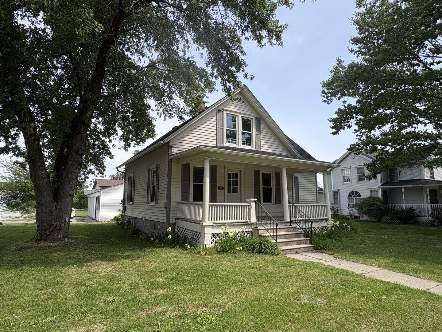 302 Oak Street, Earlville, IL 60518