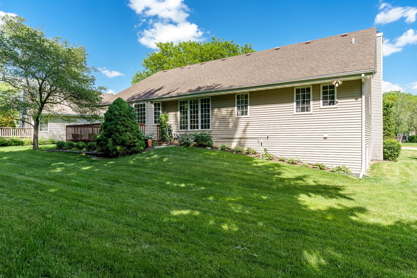 1350 Featherstone Road, Rockford, IL 61107