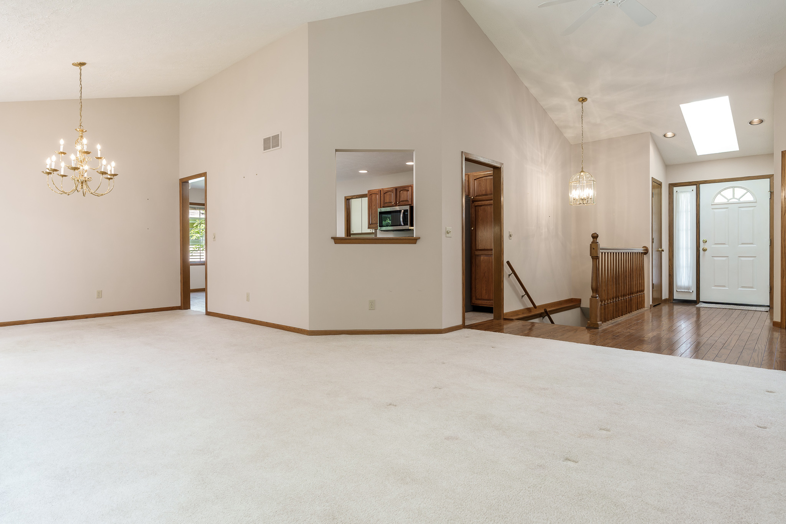 1350 Featherstone Road, Rockford, IL 61107