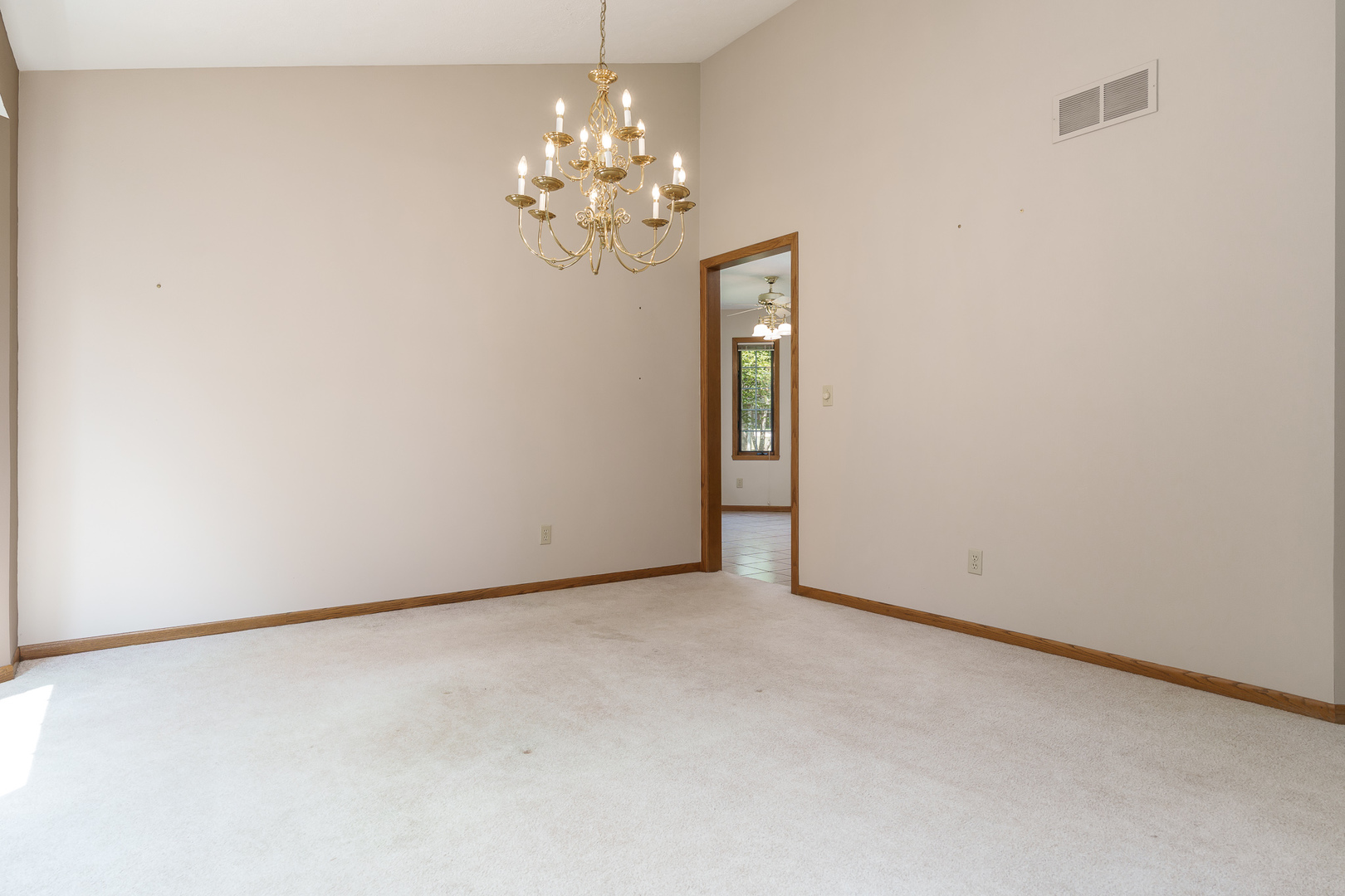 1350 Featherstone Road, Rockford, IL 61107