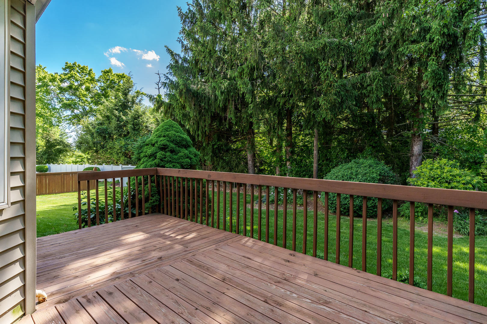 1350 Featherstone Road, Rockford, IL 61107