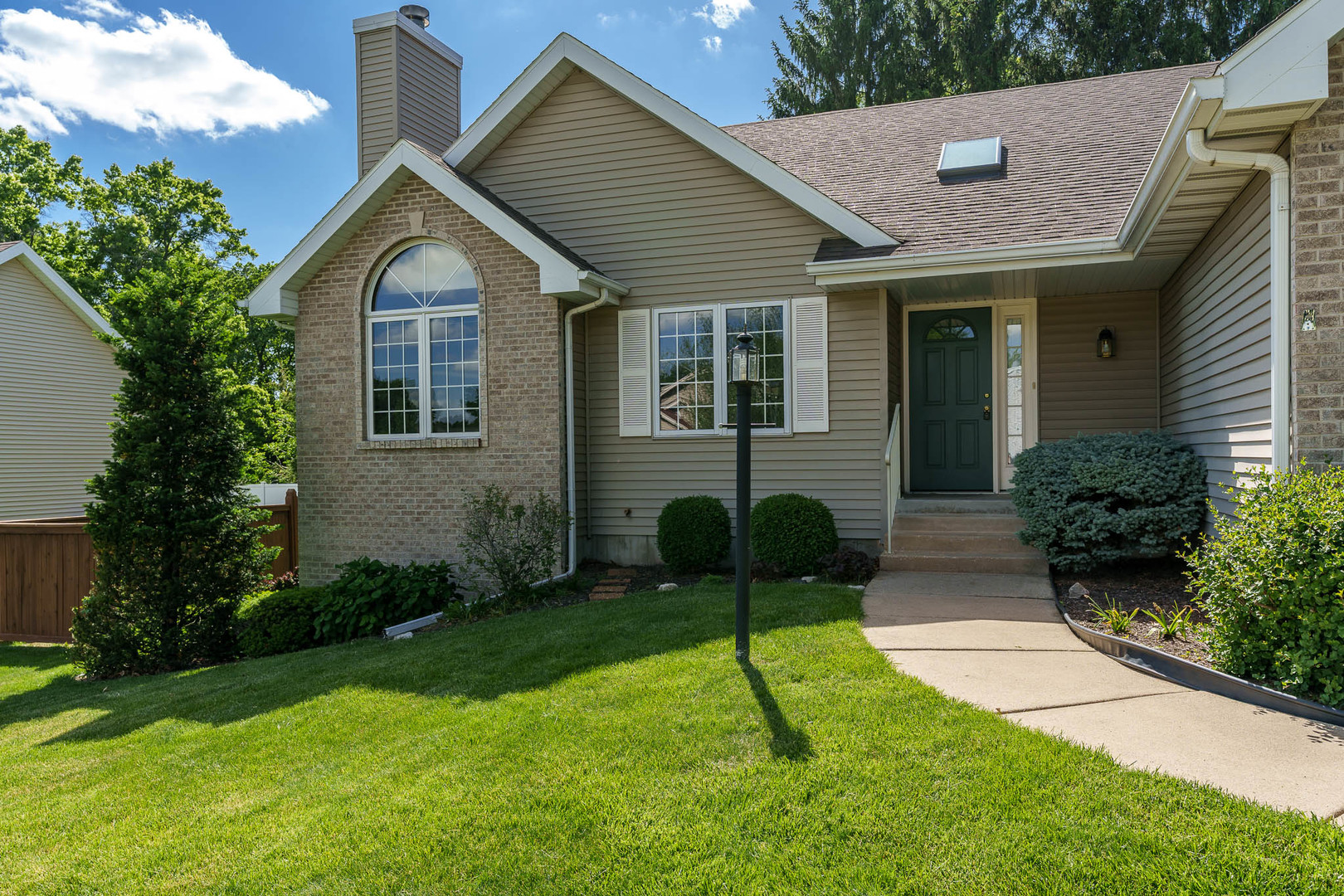 1350 Featherstone Road, Rockford, IL 61107