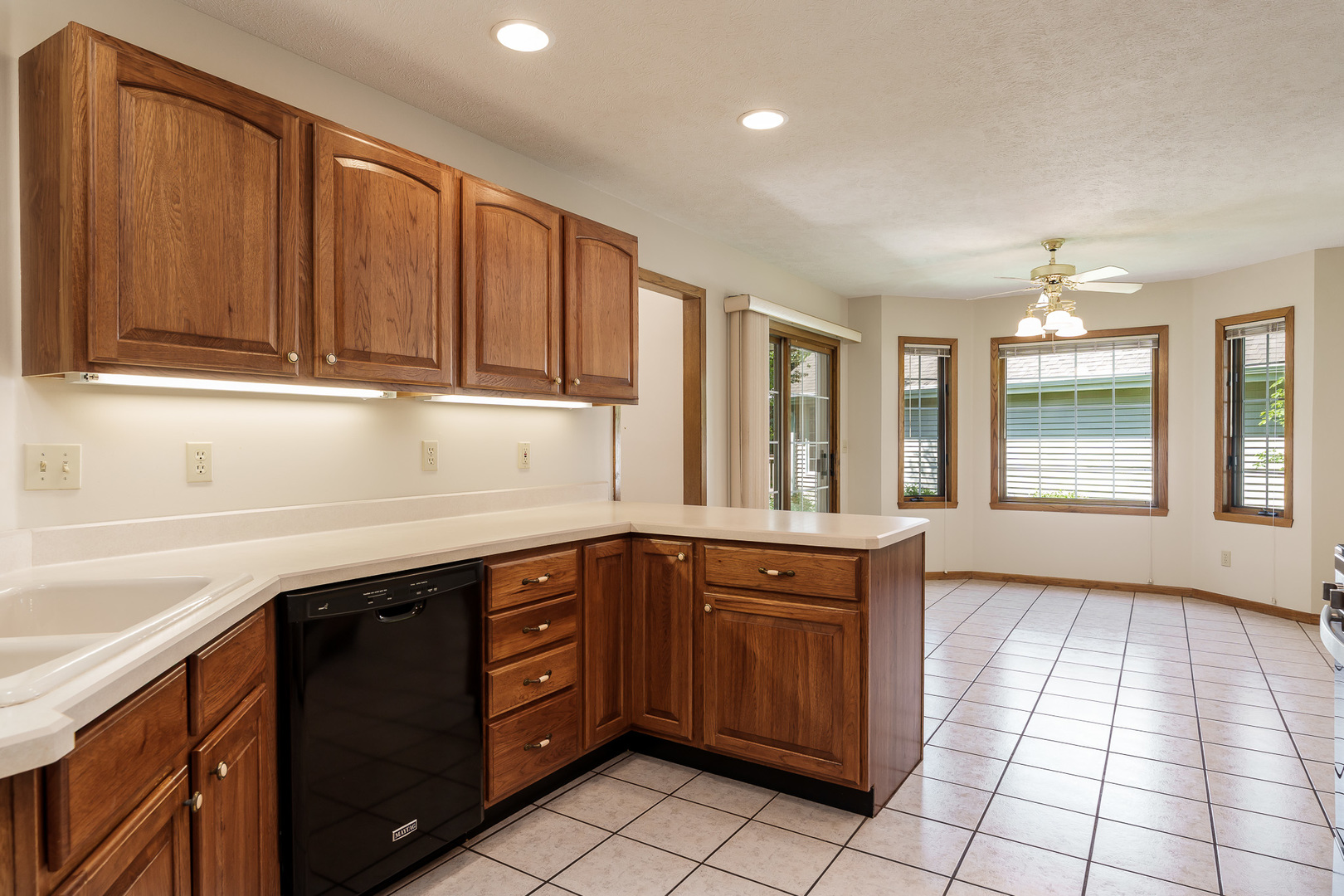1350 Featherstone Road, Rockford, IL 61107