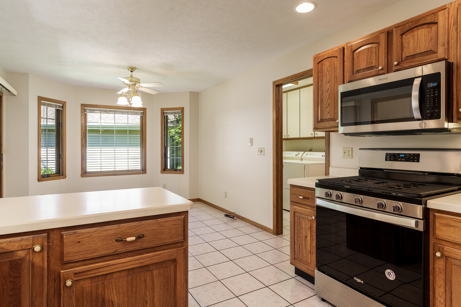 1350 Featherstone Road, Rockford, IL 61107