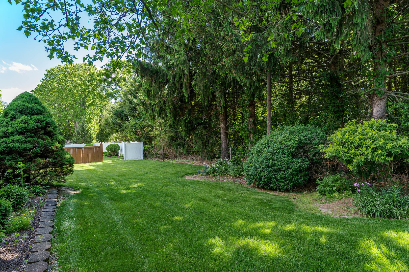 1350 Featherstone Road, Rockford, IL 61107