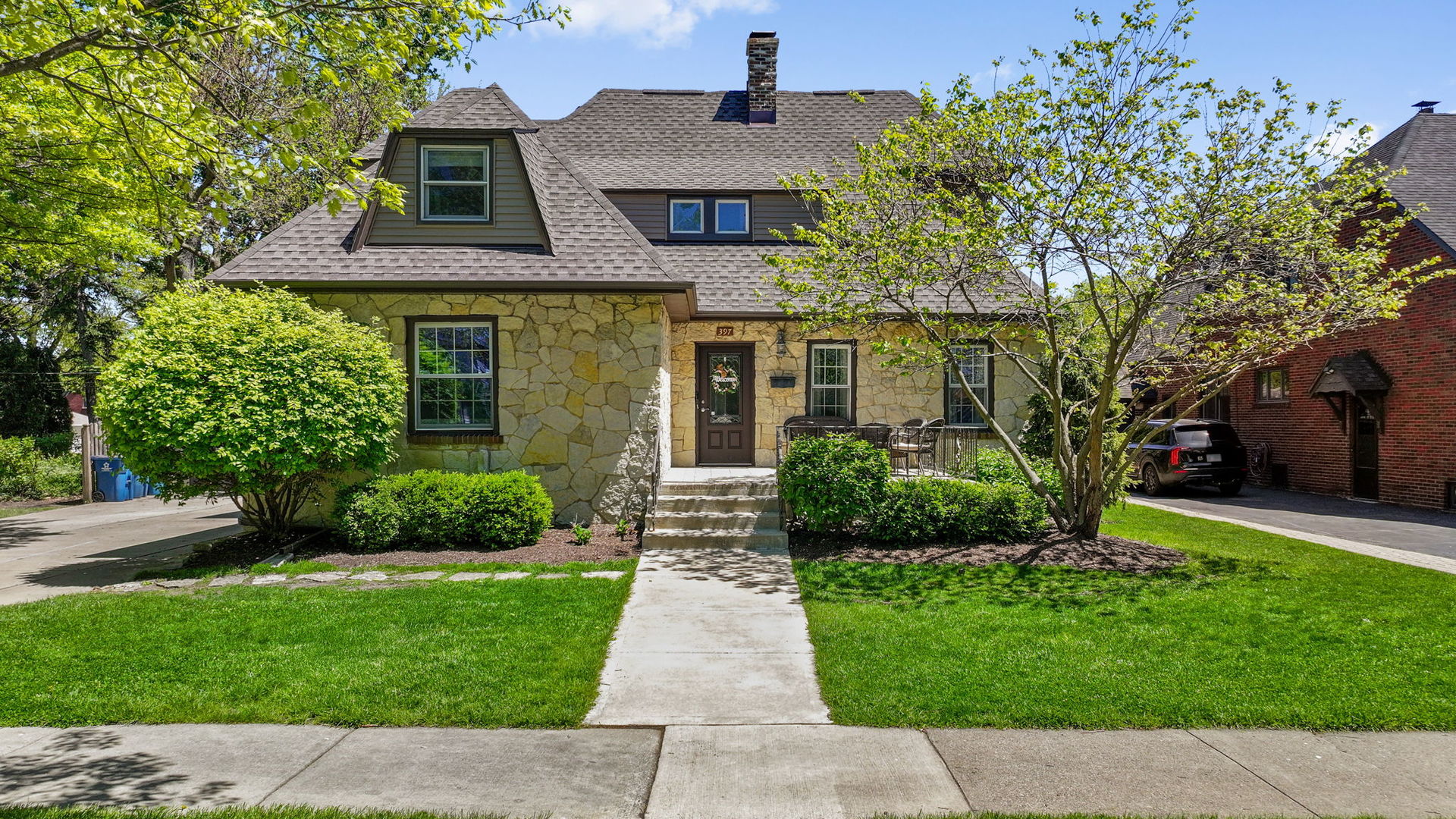 397 S Holly Avenue, Elmhurst, IL 60126
