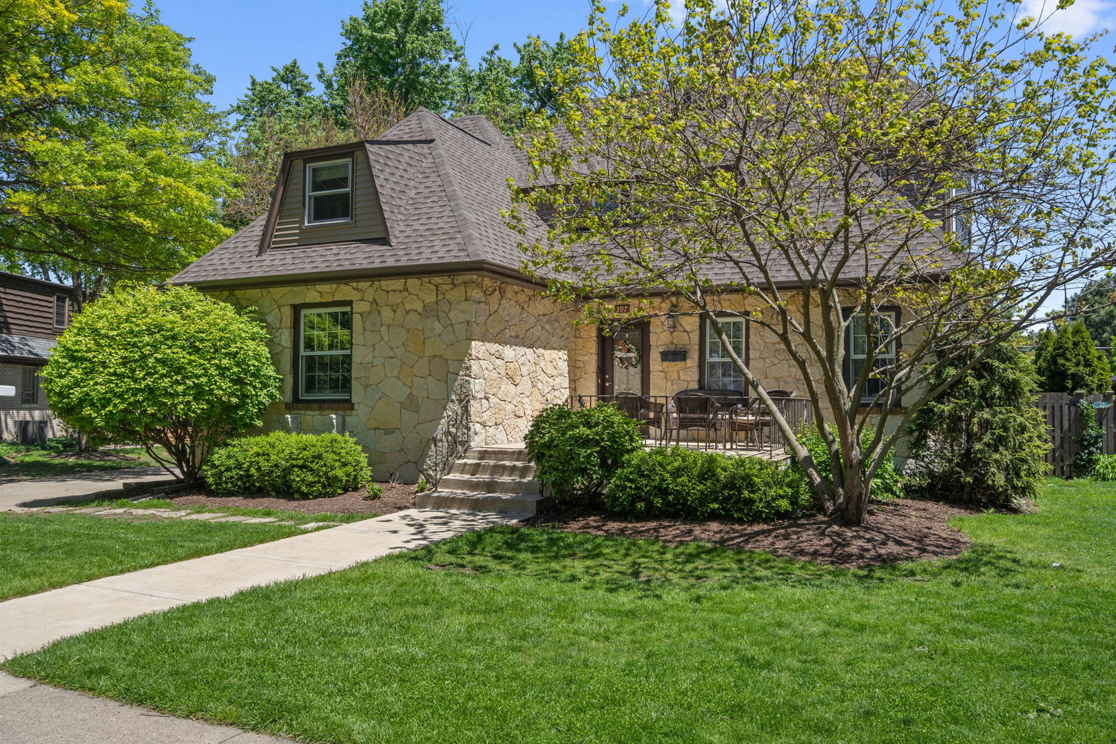 397 S Holly Avenue, Elmhurst, IL 60126