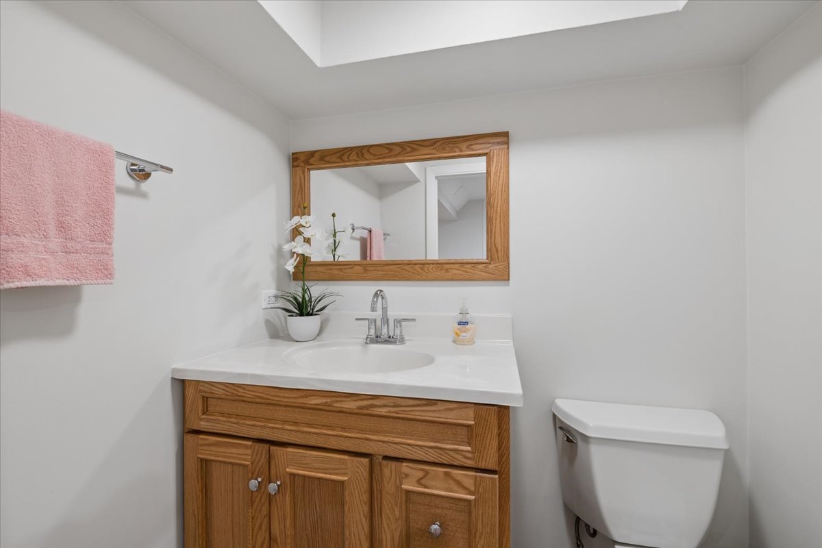 1742 E Tano Lane, Mount Prospect, IL 60056
