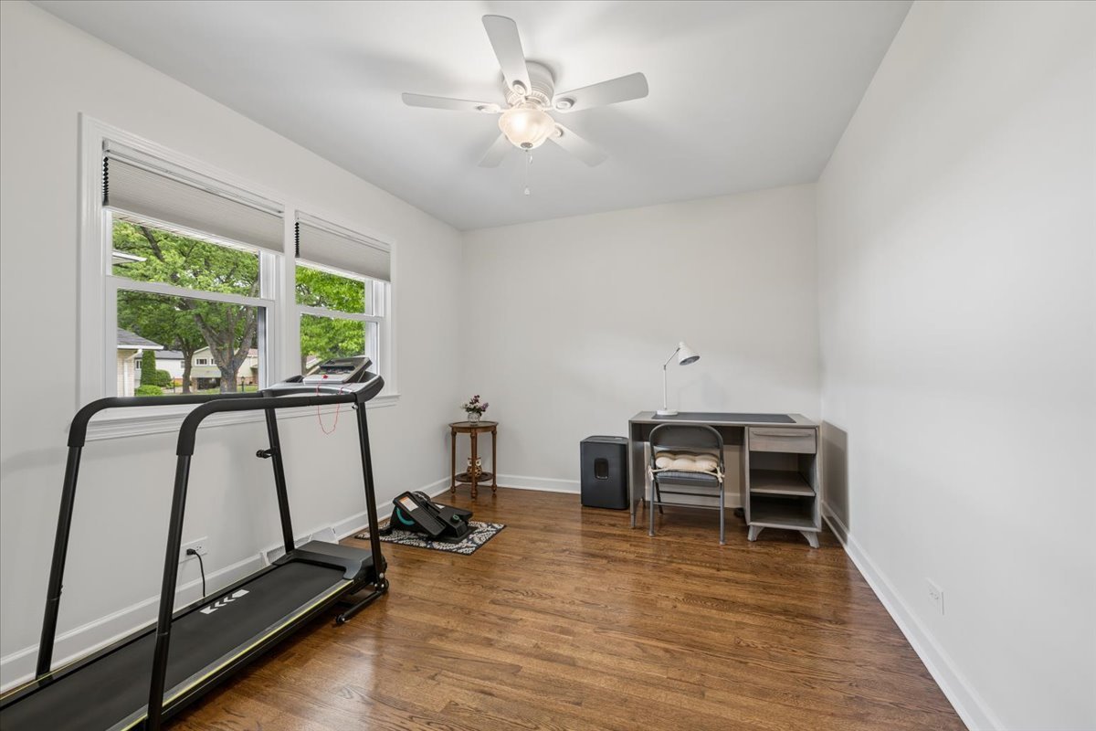 1742 E Tano Lane, Mount Prospect, IL 60056