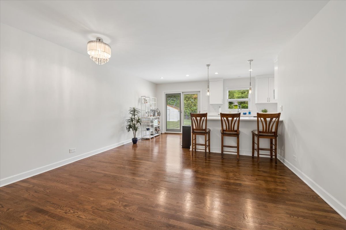 1742 E Tano Lane, Mount Prospect, IL 60056
