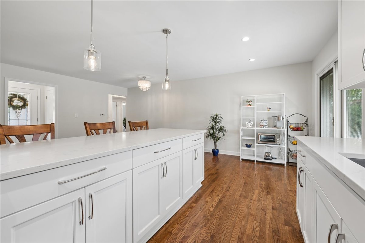 1742 E Tano Lane, Mount Prospect, IL 60056