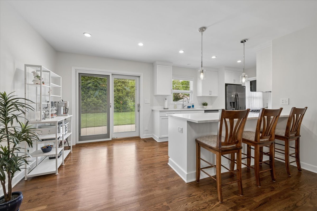 1742 E Tano Lane, Mount Prospect, IL 60056