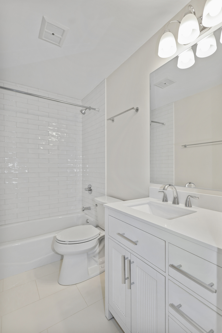 6018 E Lake Drive #1C, Lisle, IL 60532
